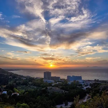 Rhodes Skyline איקסיה